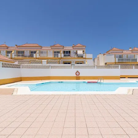 Homeforguest Two Bedroom With Pool And Terrace